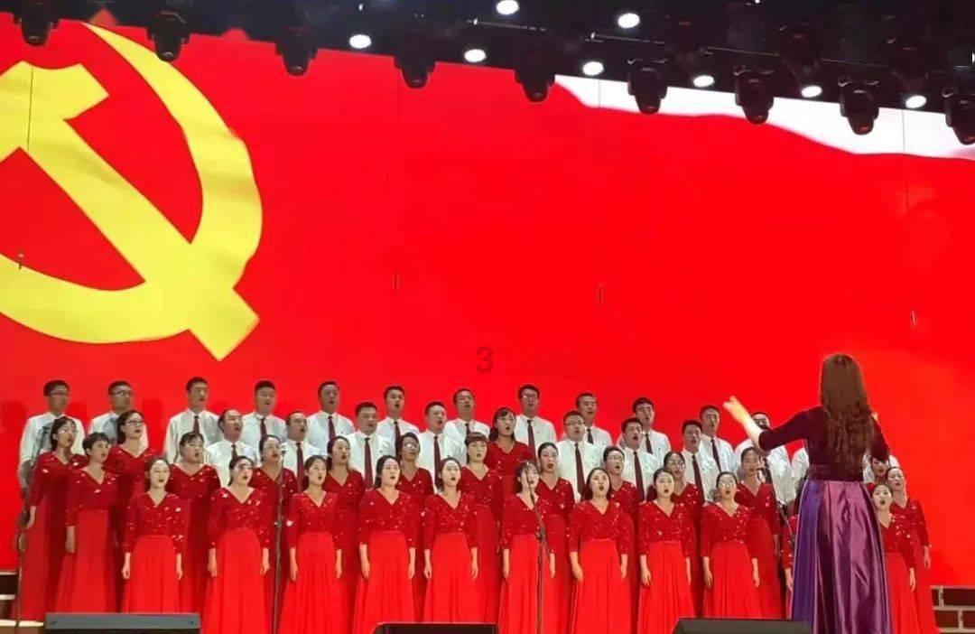 救援聪明的小女生